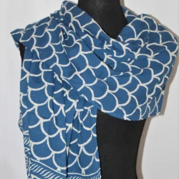 Versatile Indigo Scales India Print Fabric, Cotton, 22 X 67 Inches - Picture 2 of 5